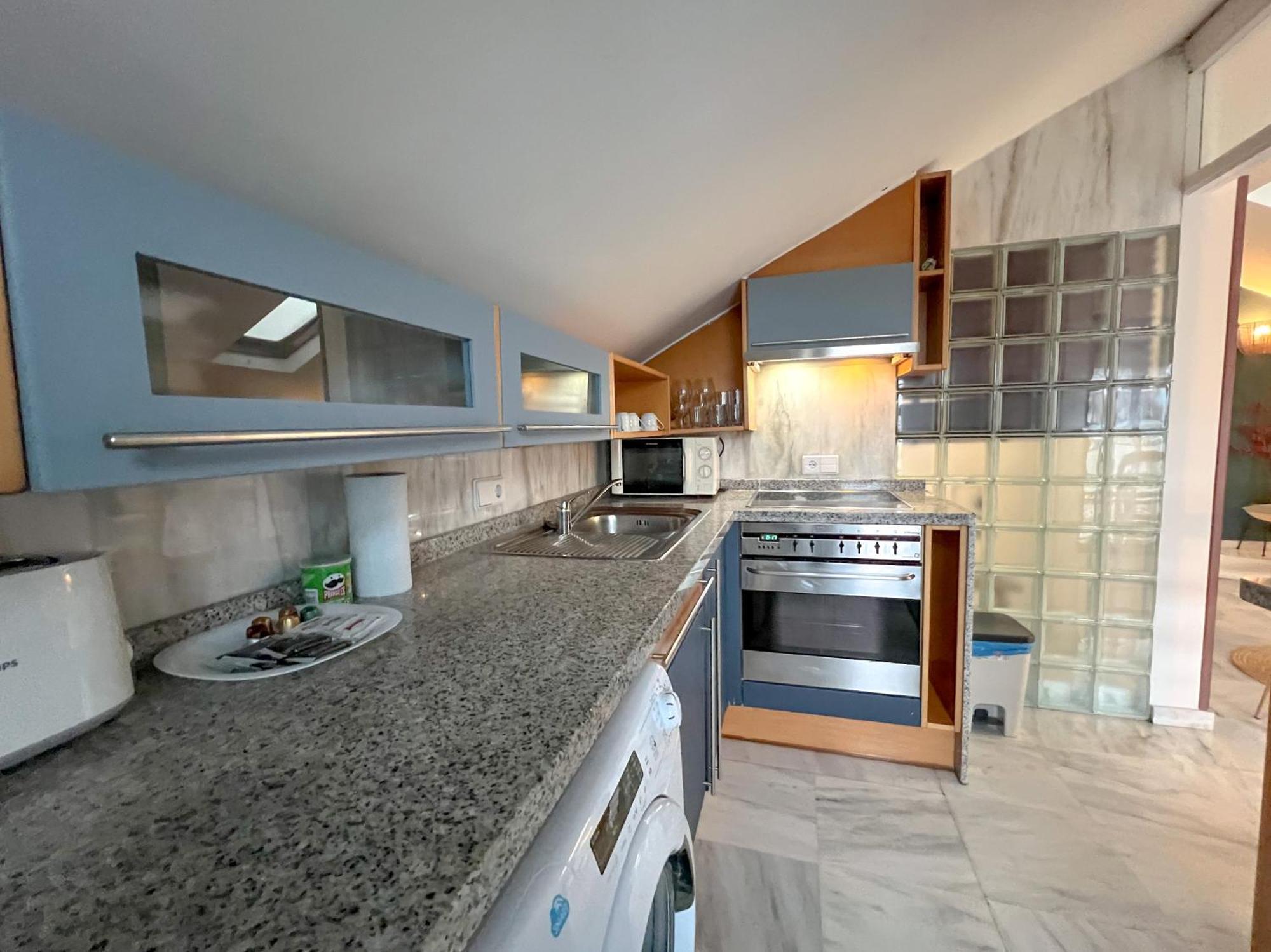 Blue Glass Penthouse In Center Apartamento